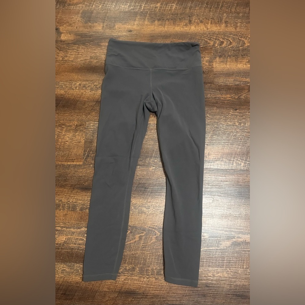Athleta High Waisted Gray Yoga Leggings Size Small Athletic Fit Key Pocket